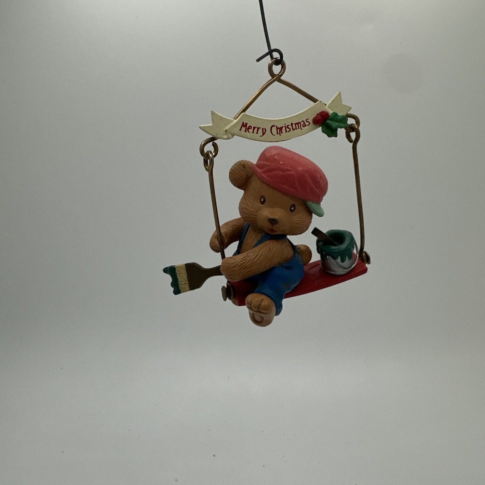 Vintage 1992 MISTLETOE MAGIC ORNAMENT: BEAR PAINTING ON SCAFFOLD Lustre fame